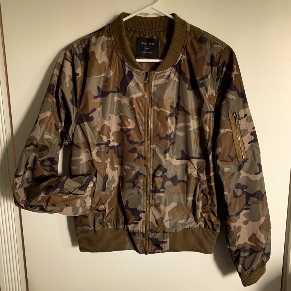 Love Tree Camo Camouflage light weight Bomber Jacket, size L, like new condition